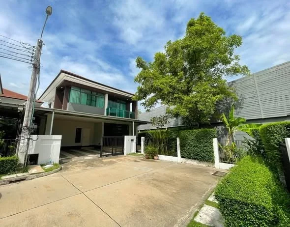 4 Bedroom condo in Setthasiri Krungthep Kreetha