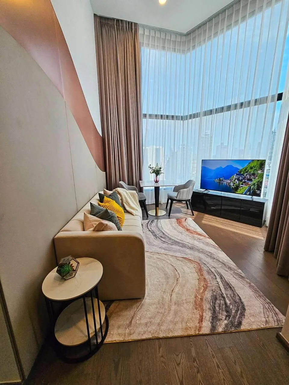 2 Bedroom condo in Park Origin Chula-Samyan