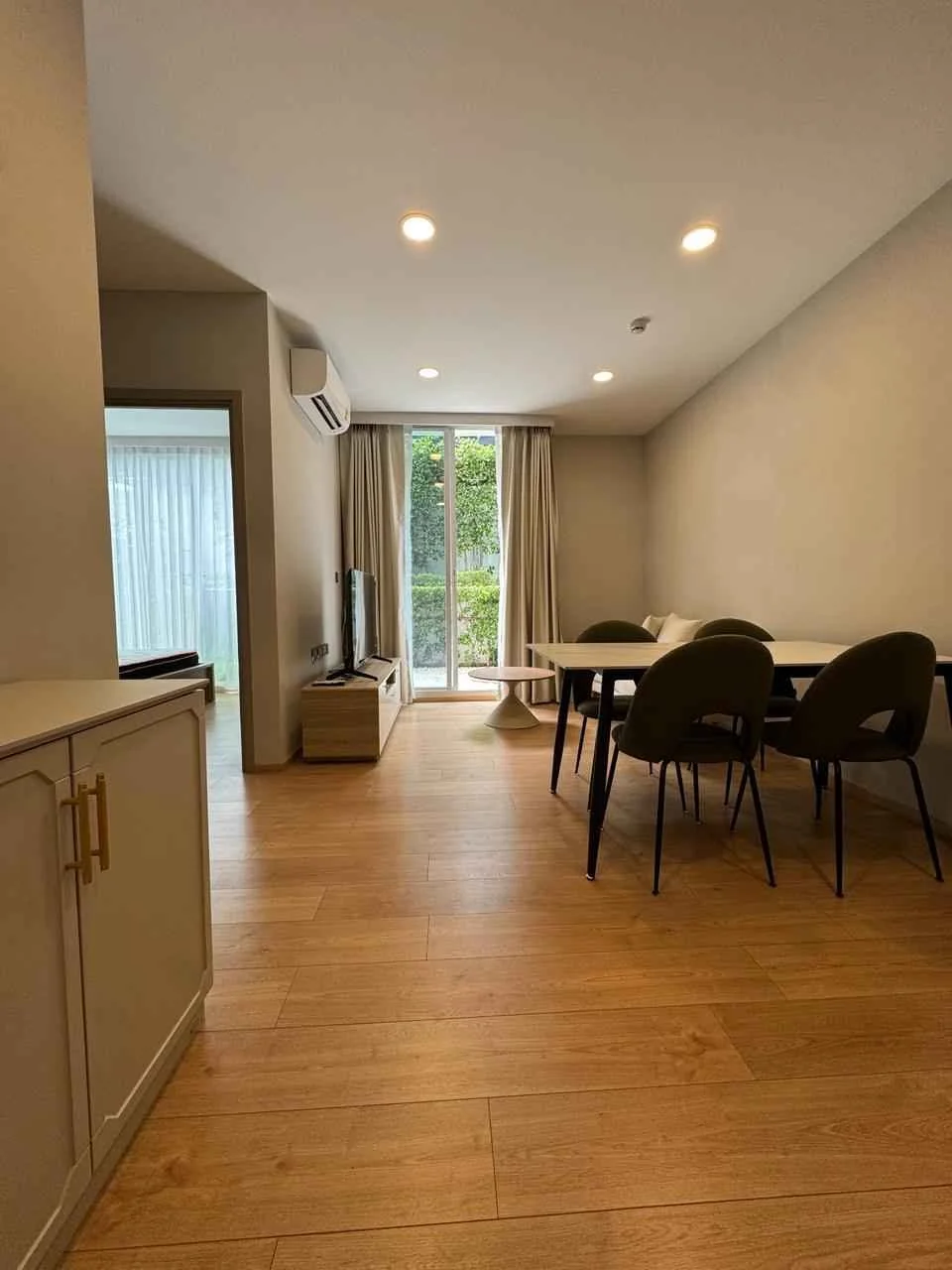 2 Bedroom condo in Chewathai Residence Thonglor