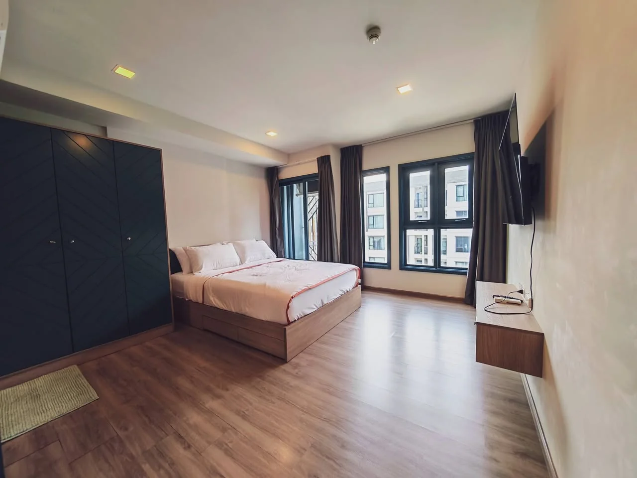 Studio condo in The Base Sukhumvit 50