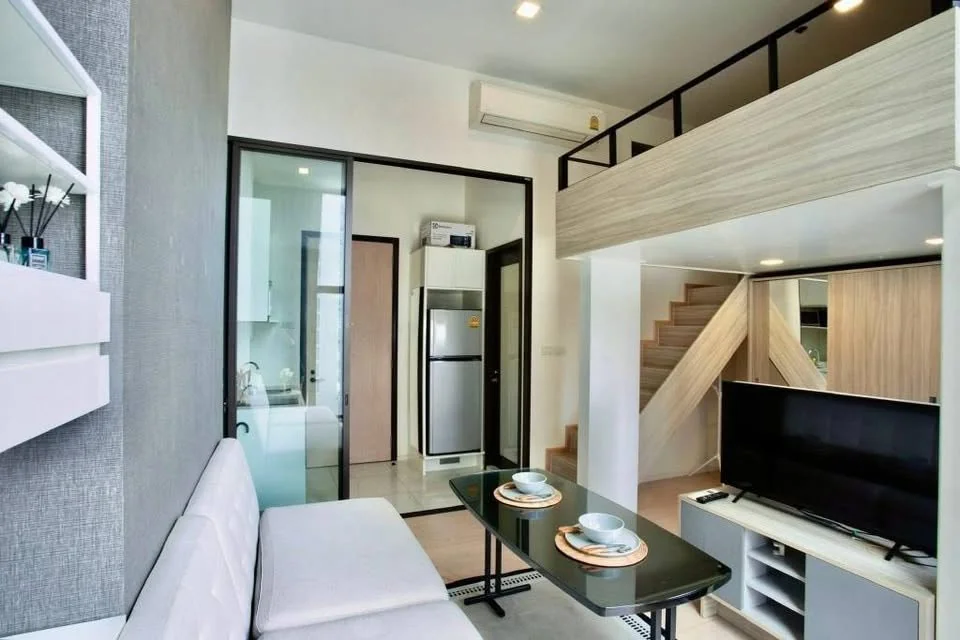 Studio condo in Chewathai Residence Asoke