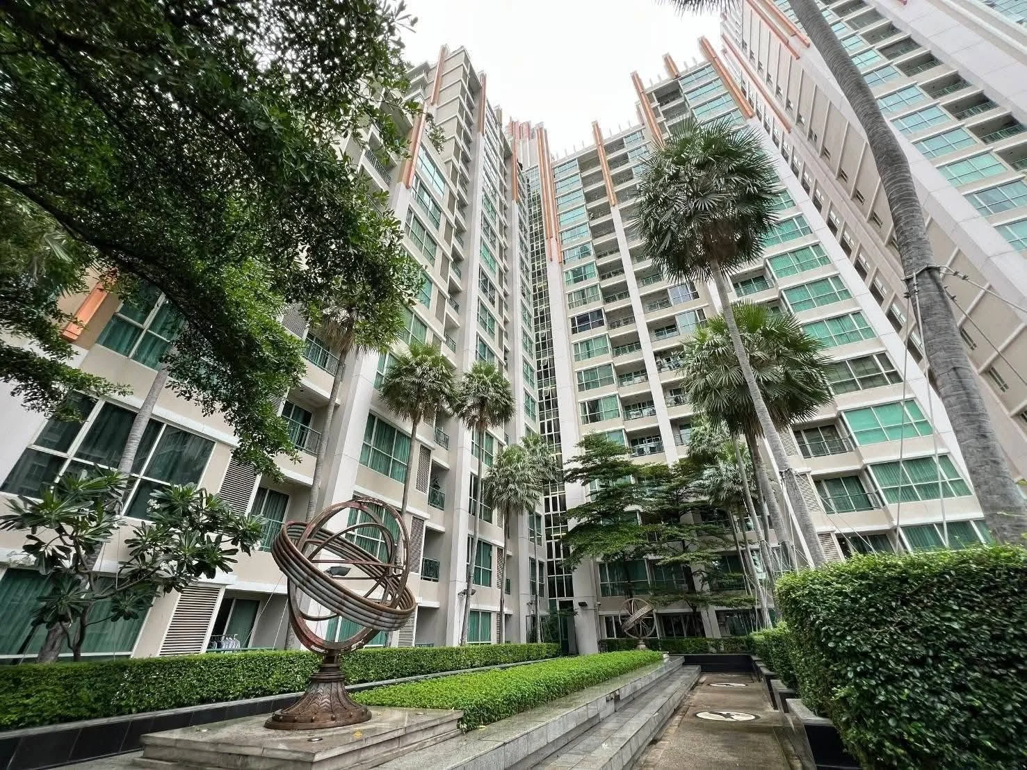 1 Bedroom condo in The Address Chidlom