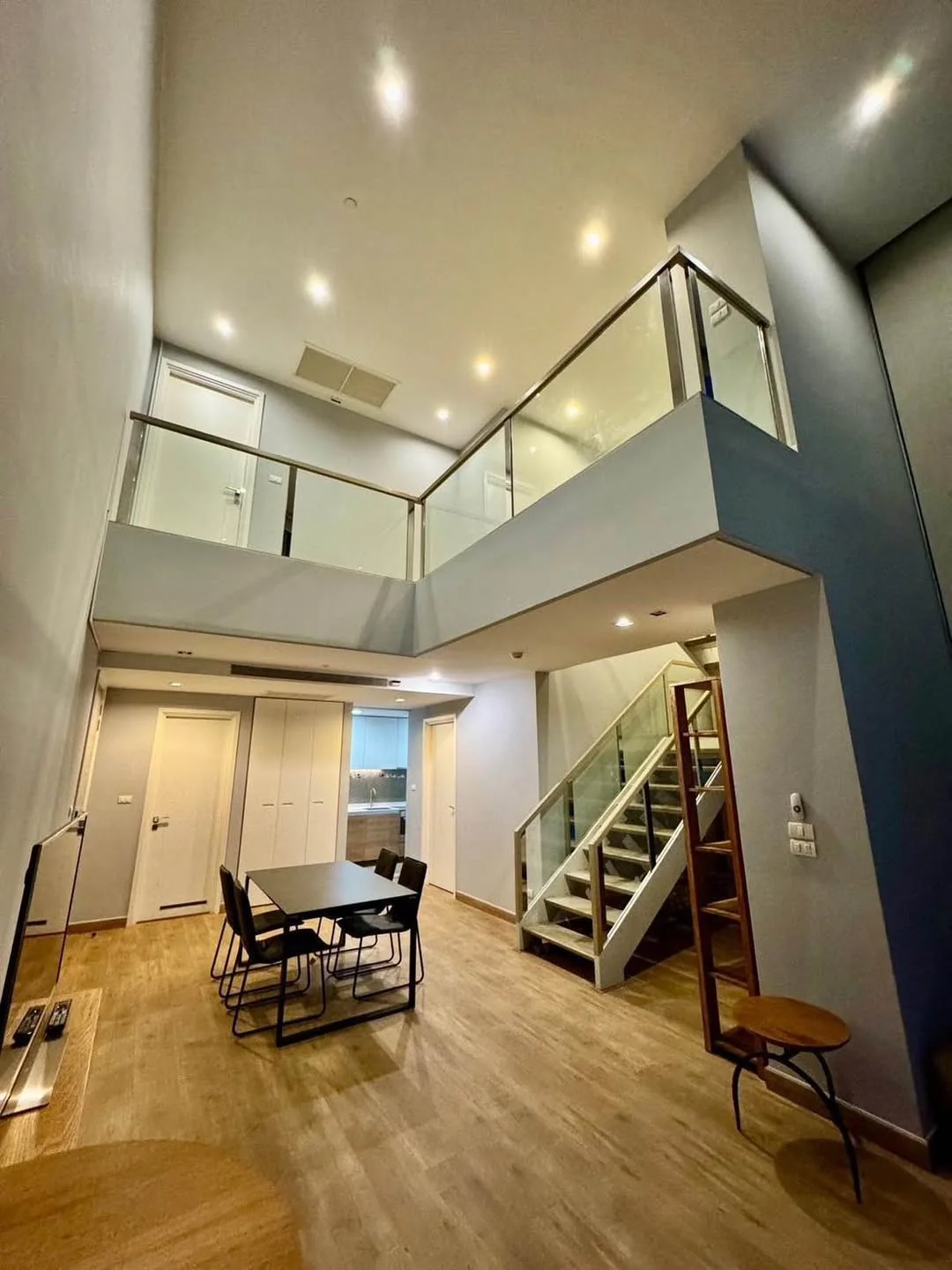2 Bedroom condo in The Room Sukhumvit 21