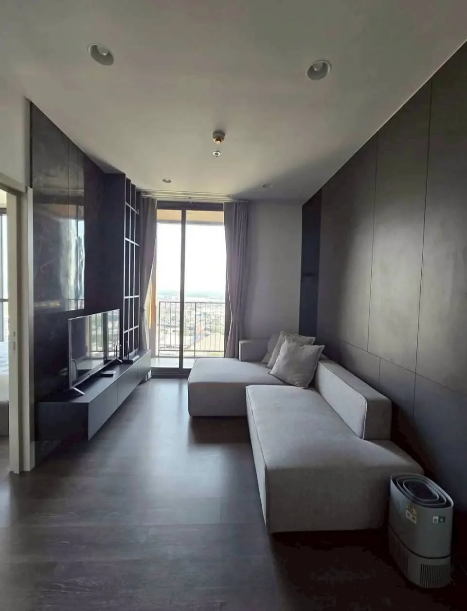 2 Bedroom condo in Oka Haus Sukhumvit 36