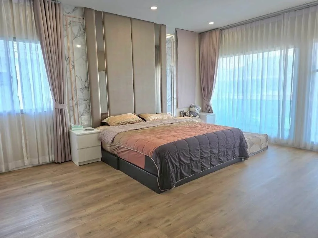 4 Bedroom condo in Perfect Place Rama 9-Krungthep Kreetha