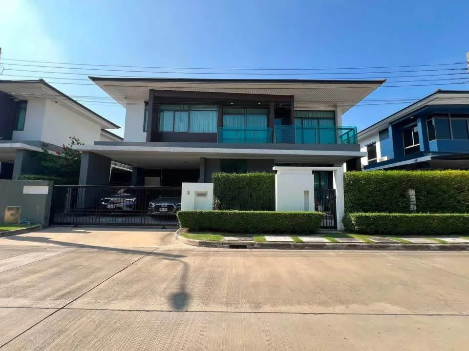 4 Bedroom condo in Setthasiri Krungthep Kreetha