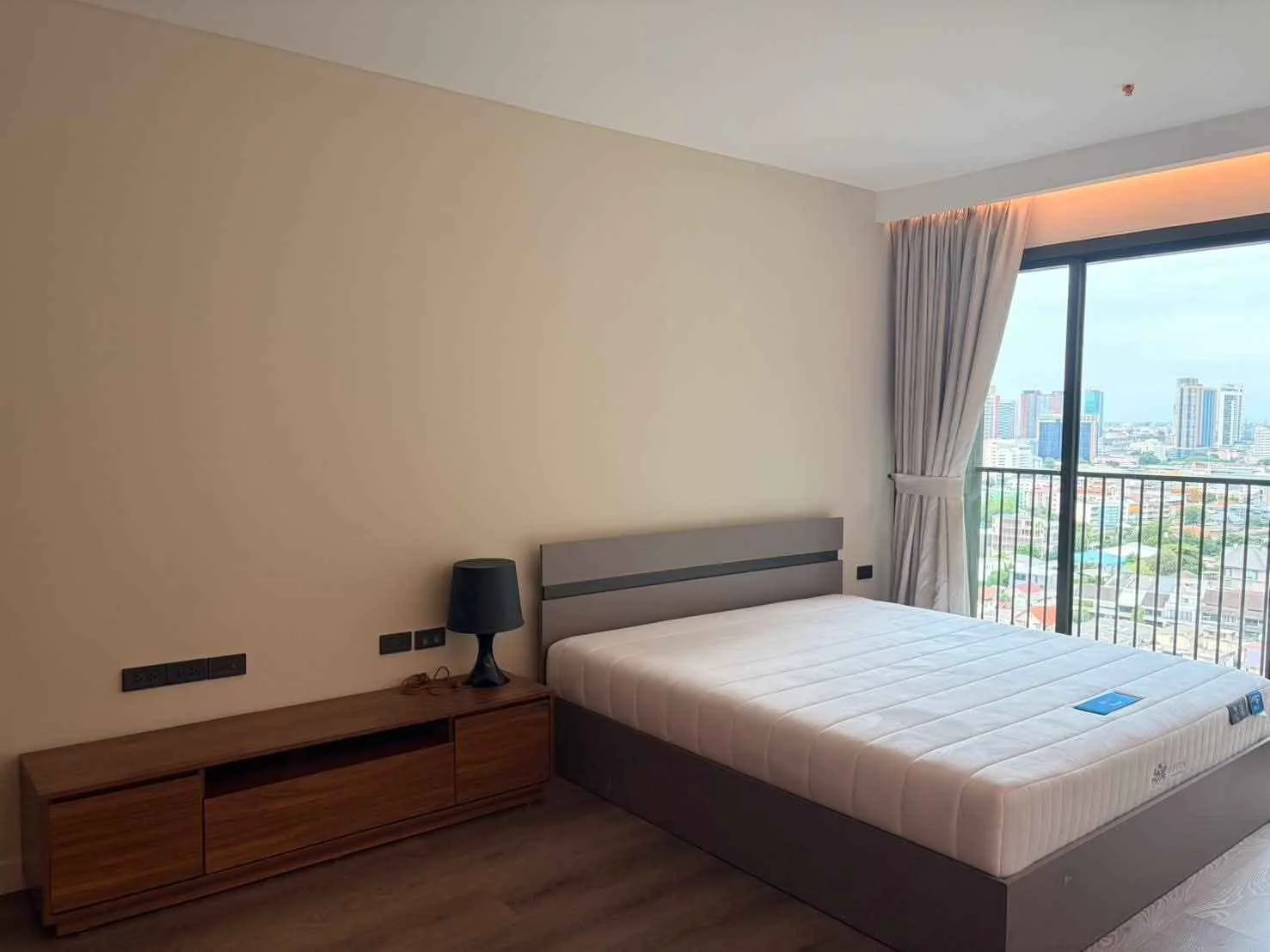 1 Bedroom condo in Noble Solo