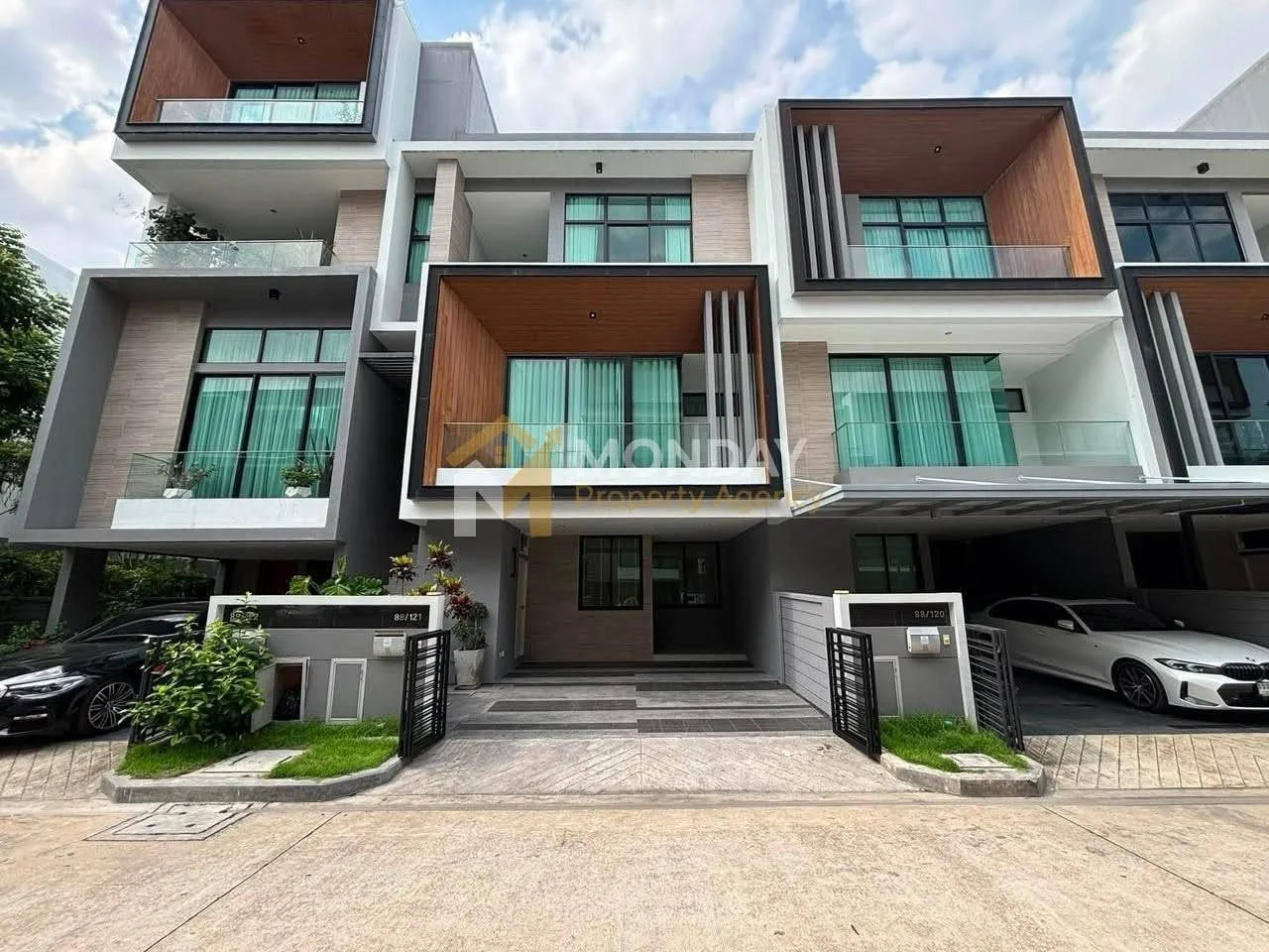 3 Bedroom condo in Nirvana Define Srinakarin-Rama 9