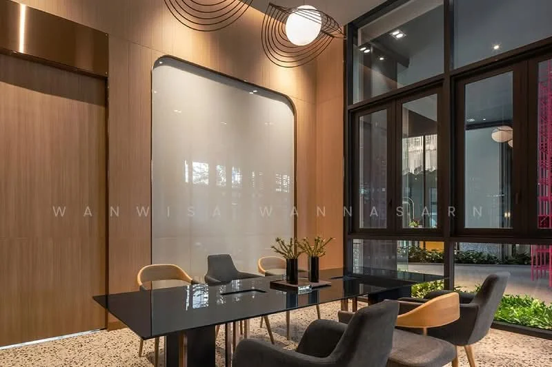 2 Bedroom condo in XT Phayathai