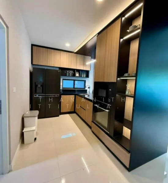 4 Bedroom condo in Setthasiri Krungthep Kreetha