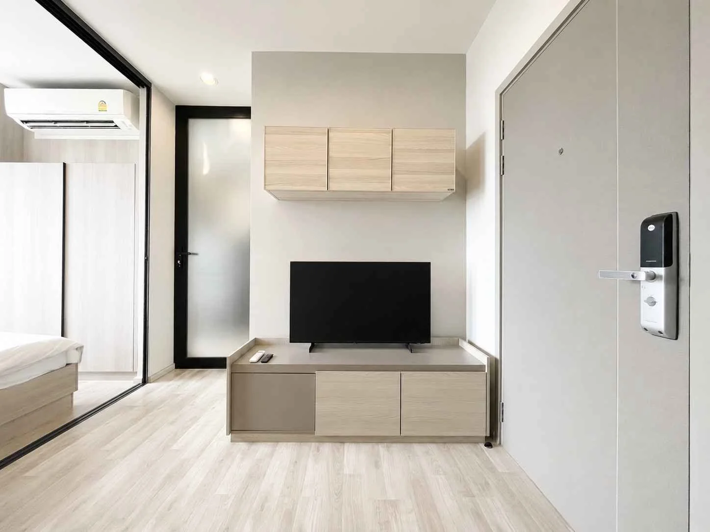 Studio condo in IDEO Mobi Sukhumvit Eastpoint