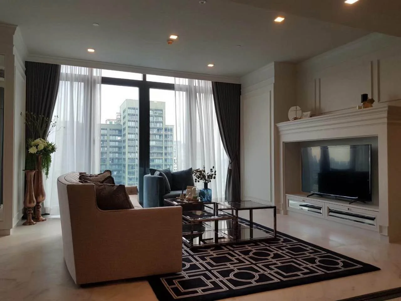 2 Bedroom condo in The Monument Thonglor