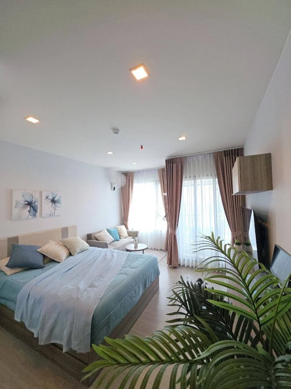 Studio condo in Life Sathorn Sierra