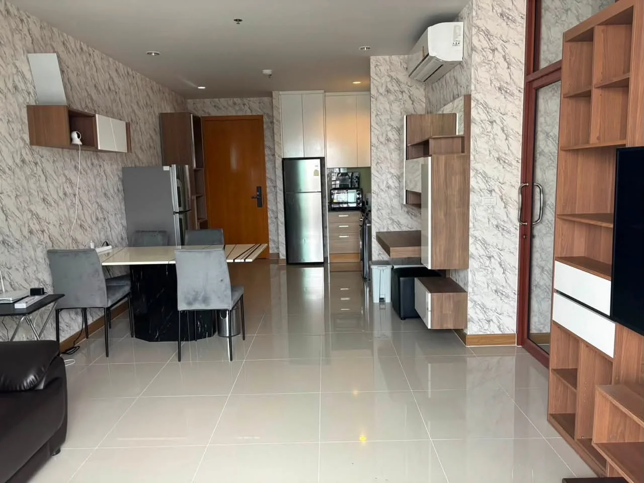 2 Bedroom condo in Circle Condominium