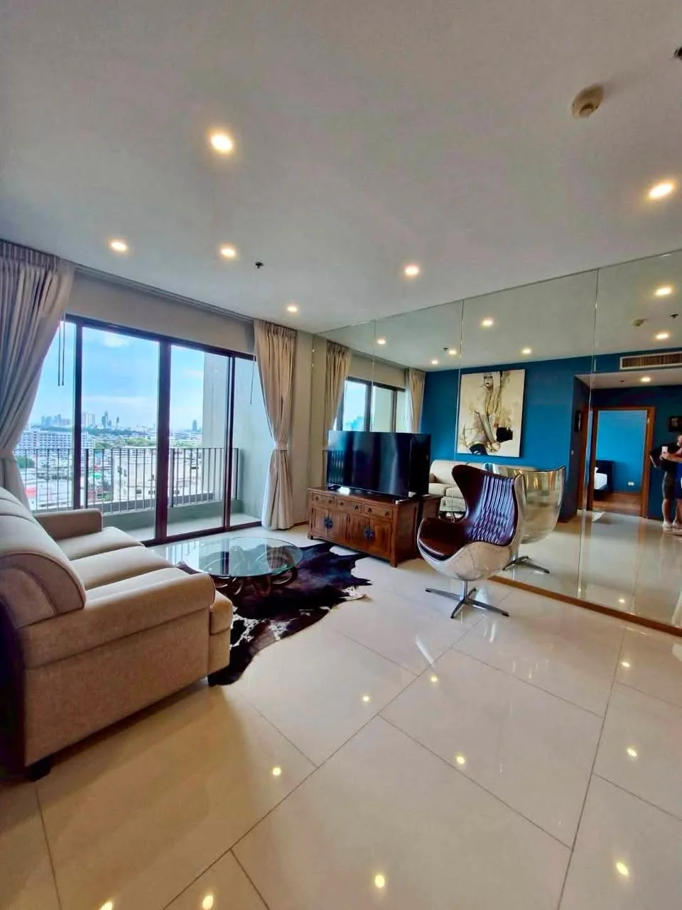 1 Bedroom condo in The Emporio Place