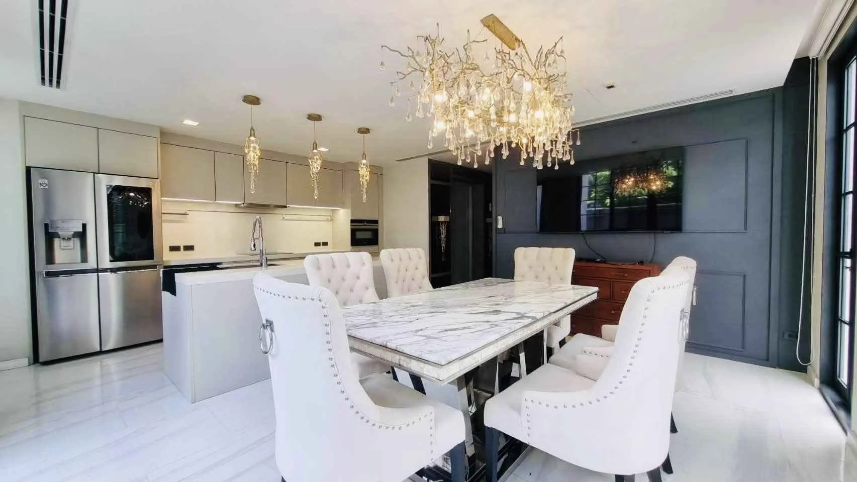 4 Bedroom condo in Quarter 31