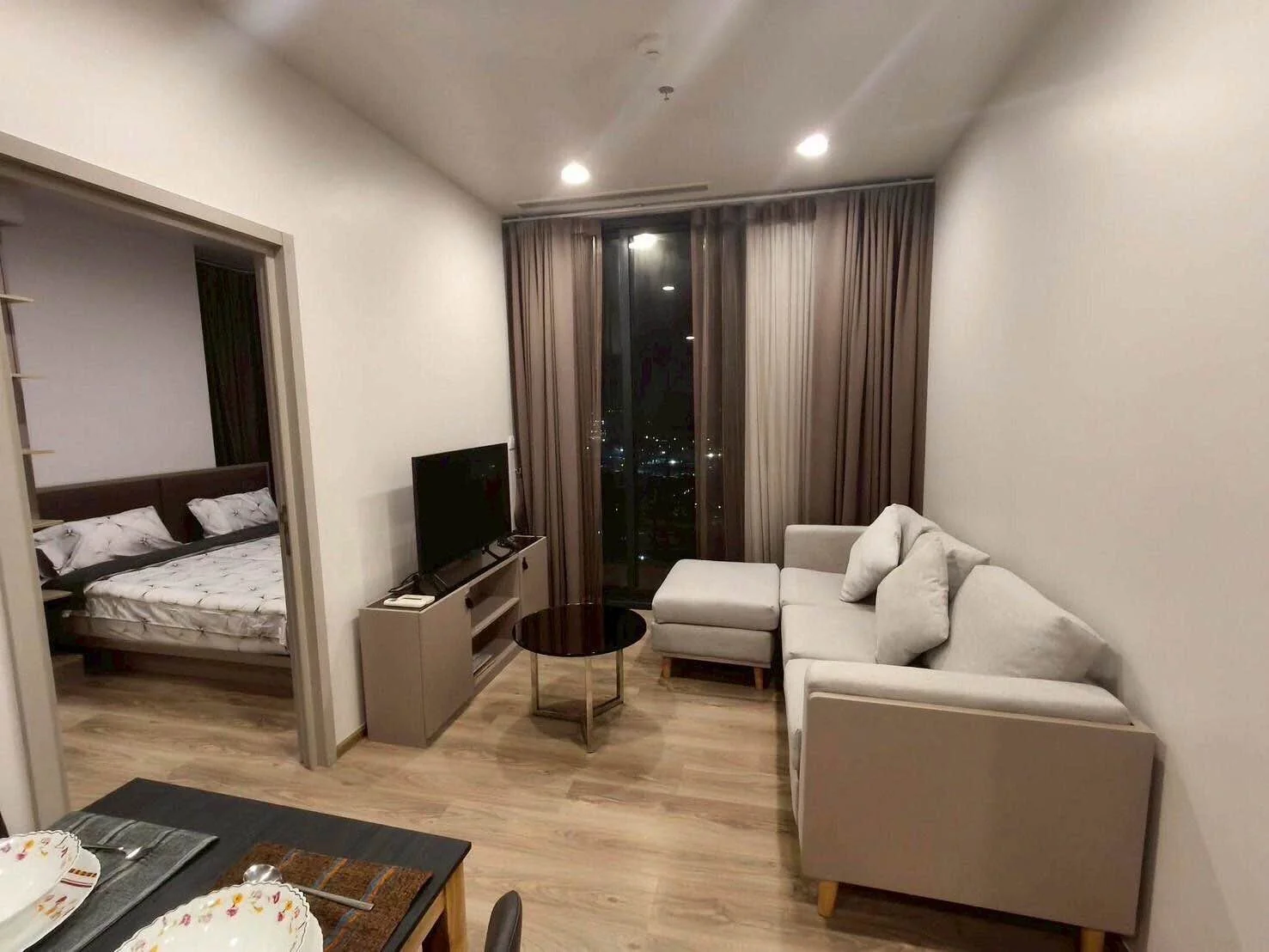 2 Bedroom condo in Oka Haus Sukhumvit 36