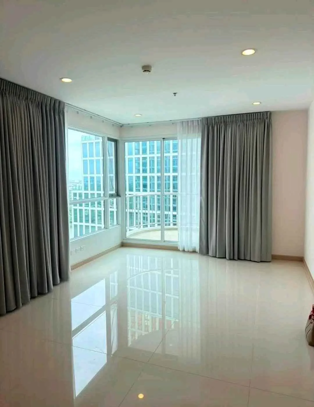 2 Bedroom condo in Supalai Riva Grande Rama 3