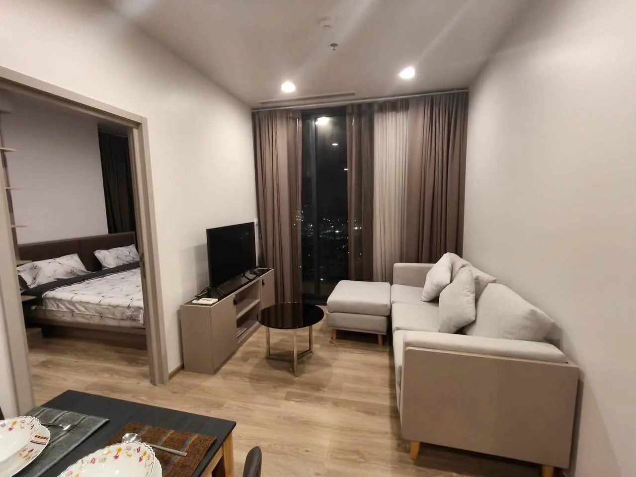2 Bedroom condo in Oka Haus Sukhumvit 36