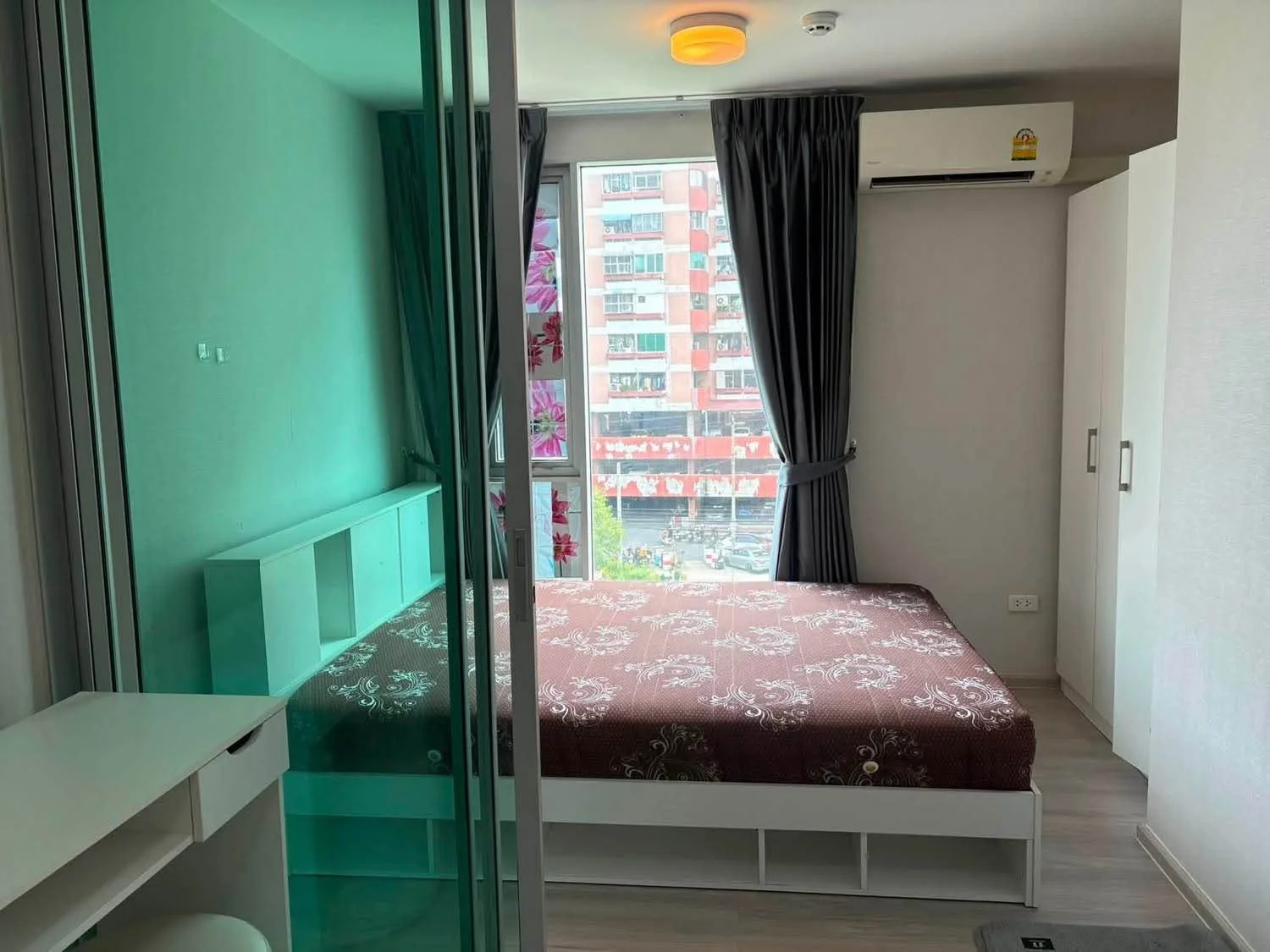 1 Bedroom condo in Plum Condo Ram 60 Interchange