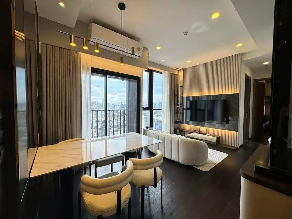 2 Bedroom condo in Park Origin Thonglor