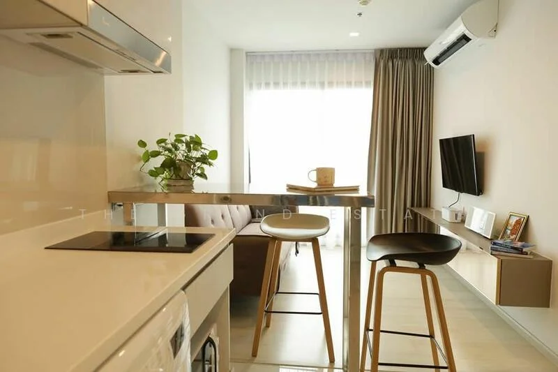1 Bedroom condo in Life One Wireless