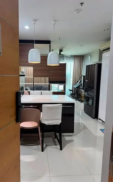 2 Bedroom condo in Circle Condominium