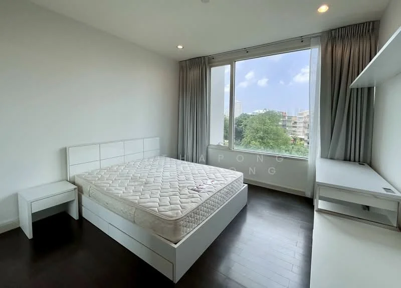 2 Bedroom condo in Watermark Chaophraya