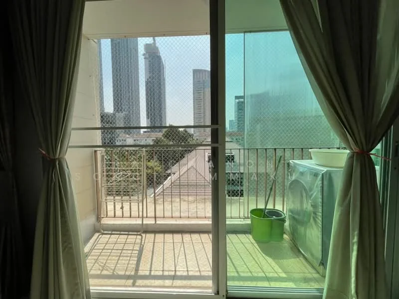 2 Bedroom condo in The Clover Thonglor Residence