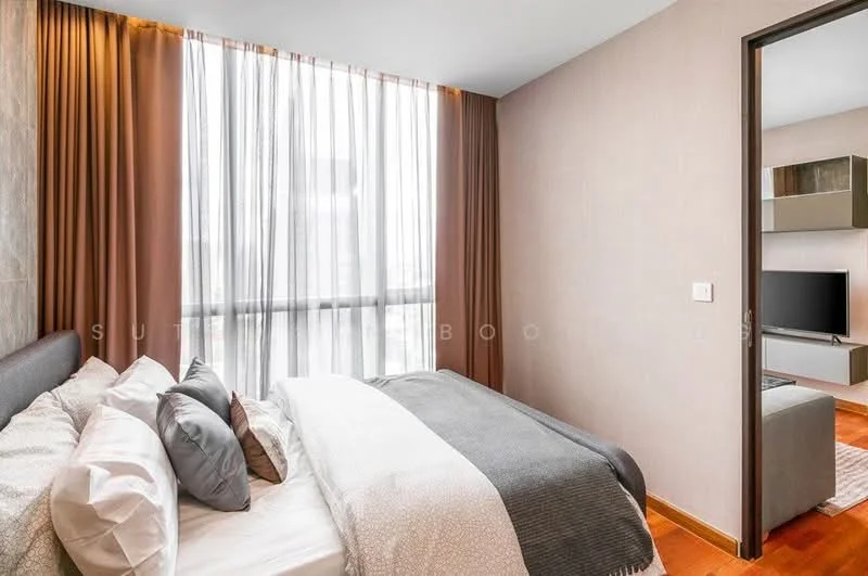 1 Bedroom condo in Wish Signature Midtown Siam