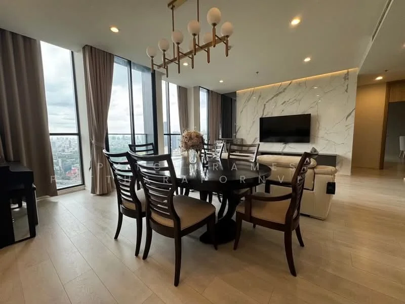 2 Bedroom condo in Noble Ploenchit