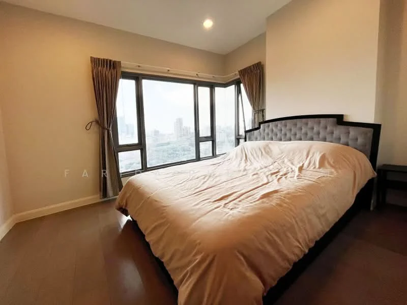 2 Bedroom condo in The Crest Sukhumvit 34