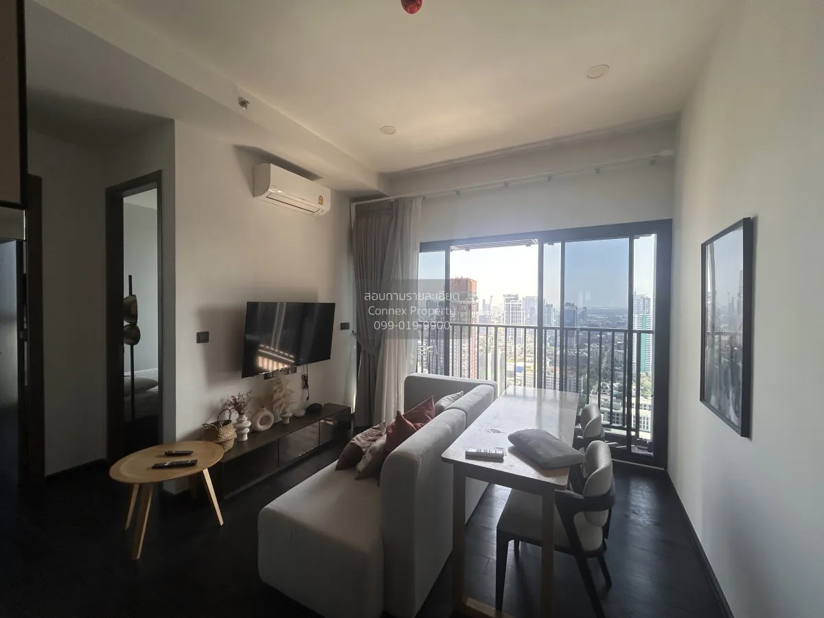 2 Bedroom condo in Park Origin Thonglor
