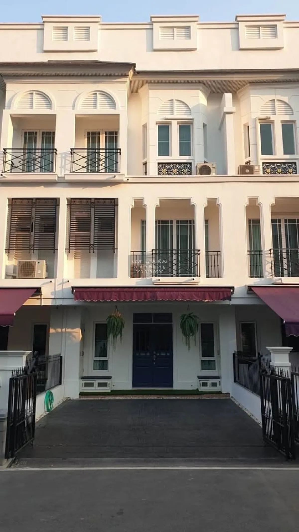 3 Bedroom condo in Leon Sukhumvit 62