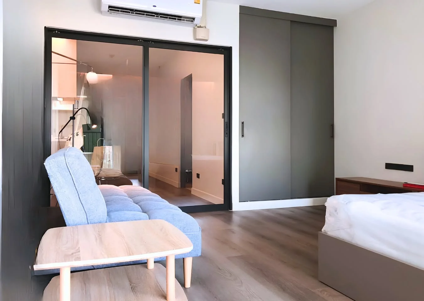 Studio condo in Noble Solo