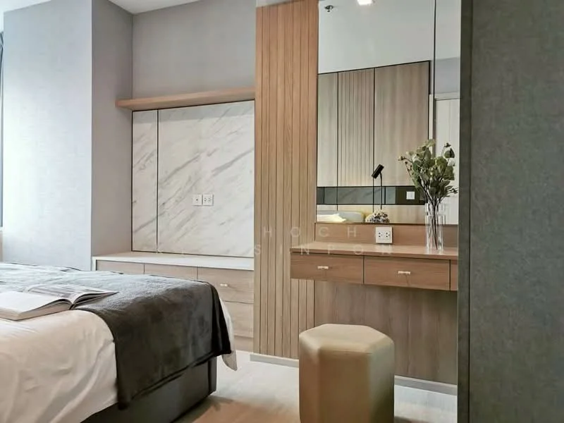 1 Bedroom condo in Life One Wireless