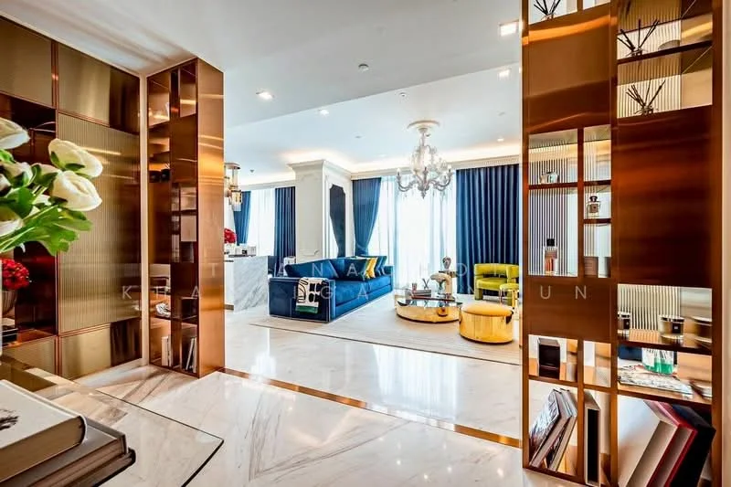 2 Bedroom condo in The Monument Thonglor