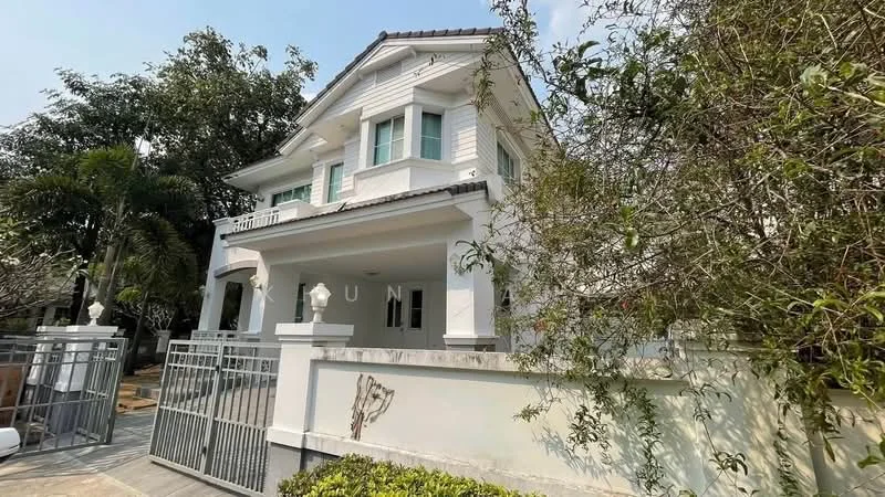 4 Bedroom condo in Mantana Onnut-Wongwaen