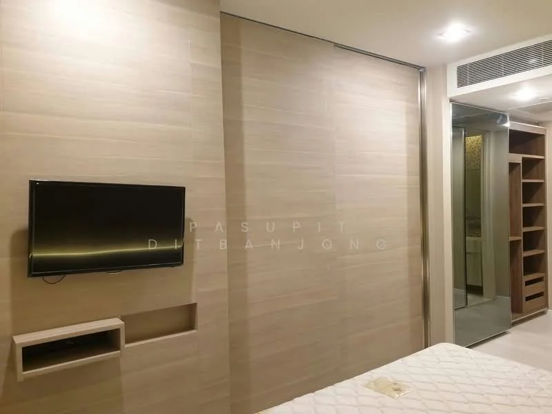 1 Bedroom condo in The Room Sukhumvit 21