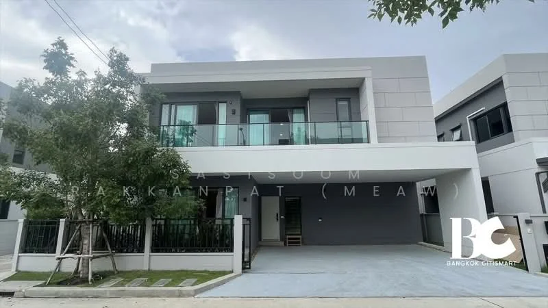4 Bedroom condo in Centro Bangna