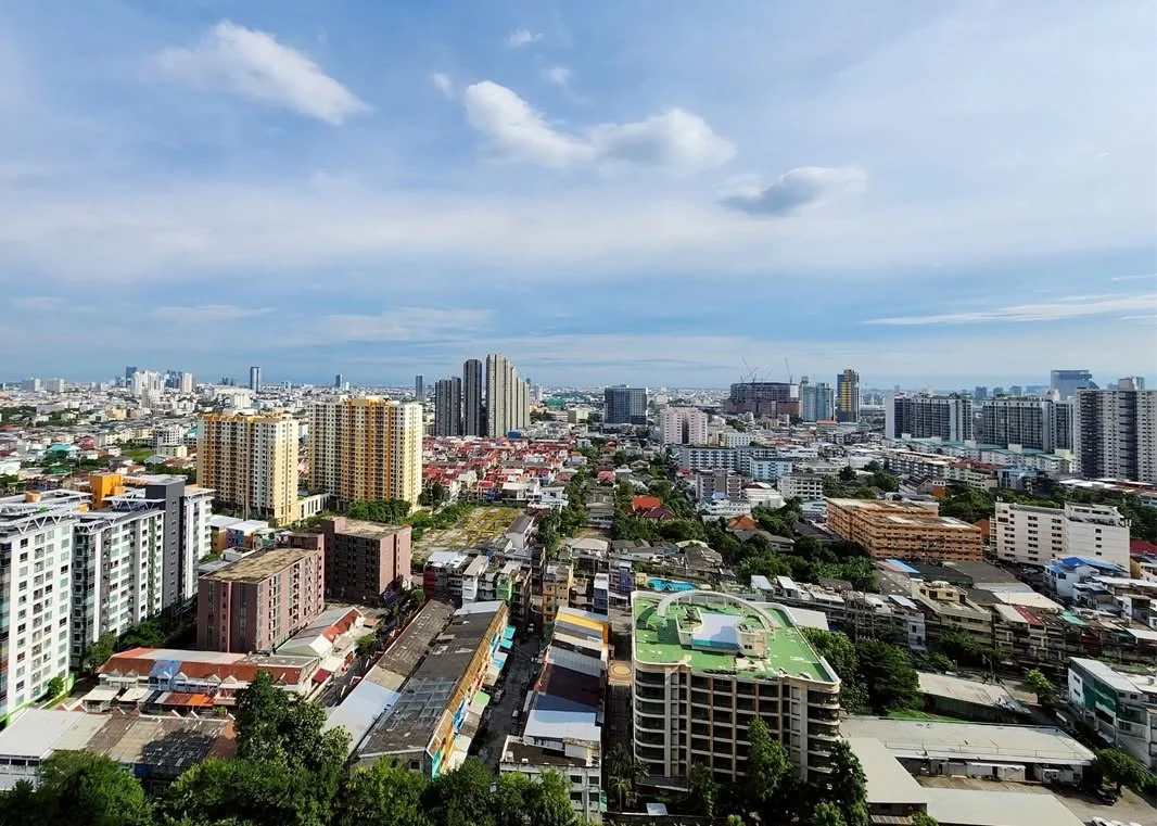 2 Bedroom condo in Whizdom Essence