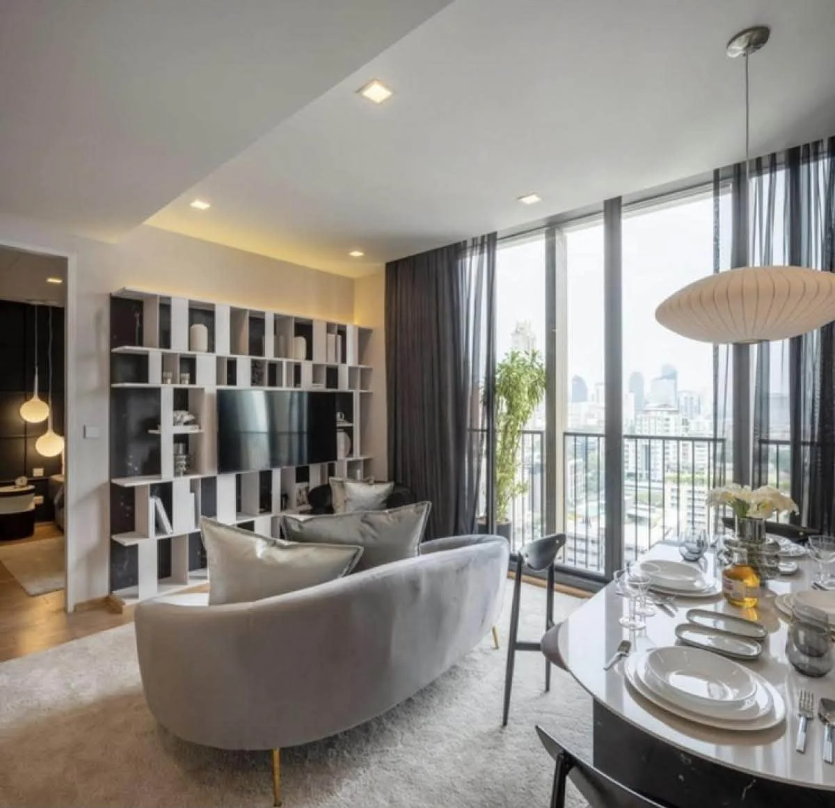 2 Bedroom condo in Noble Around Sukhumvit 33