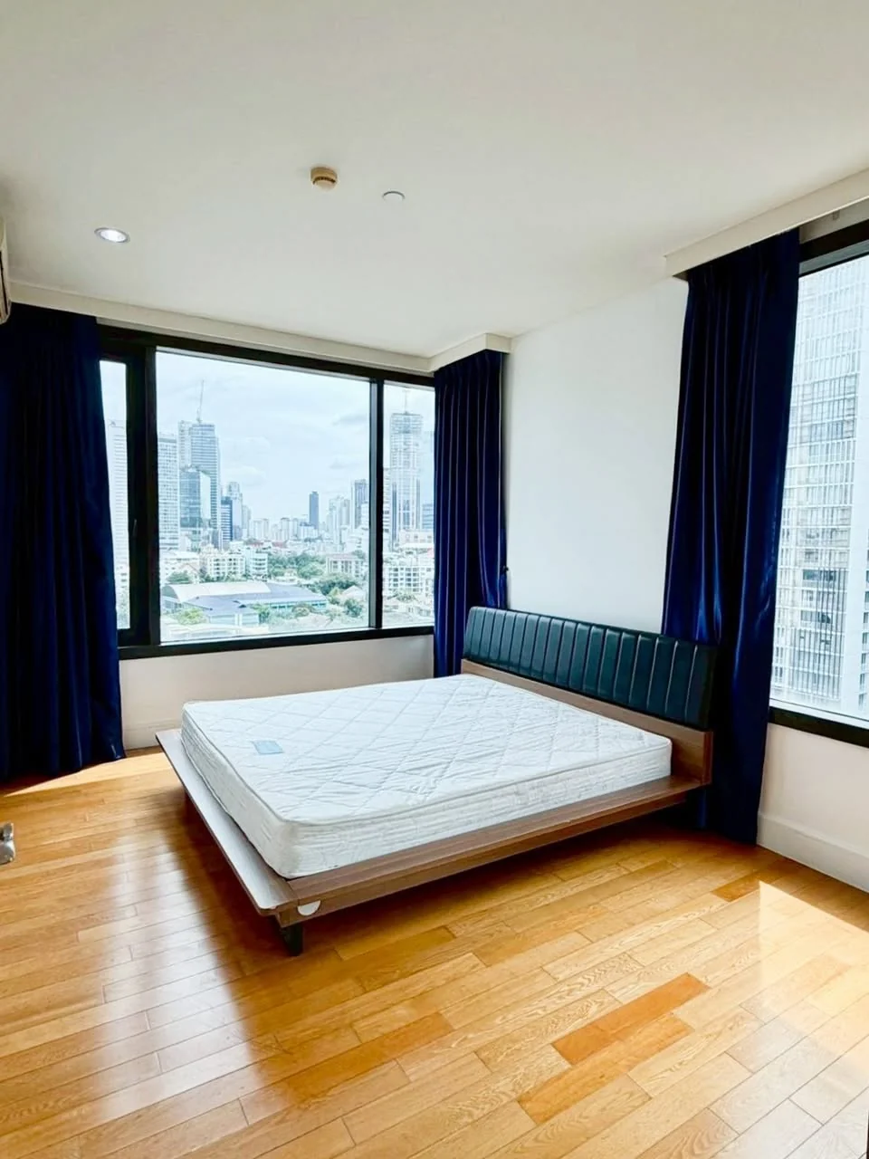 2 Bedroom condo in AGUSTON Sukhumvit 22