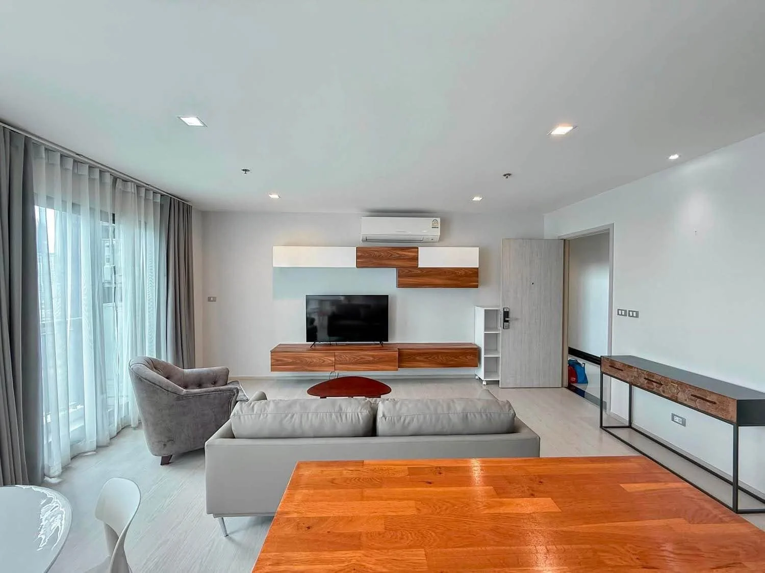 2 Bedroom condo in Rhythm Sukhumvit 36-38