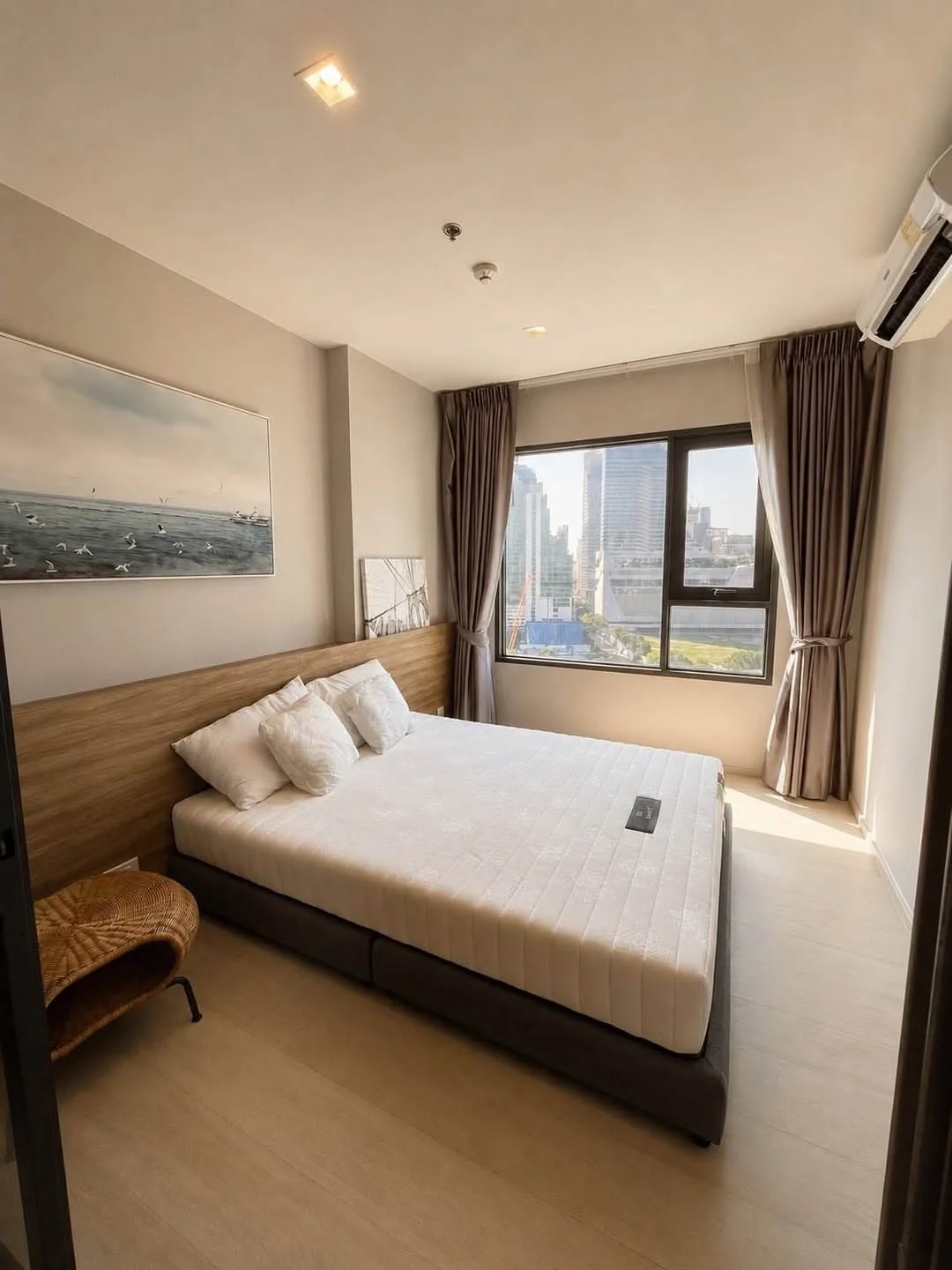 1 Bedroom condo in Life One Wireless