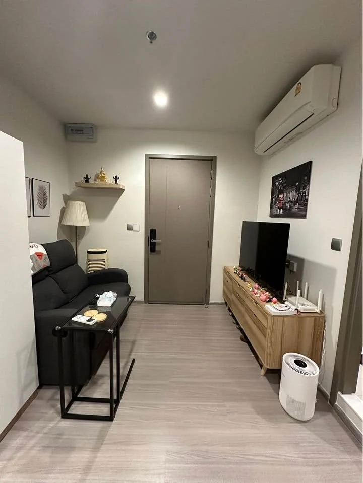 Studio condo in Life Asoke Hype