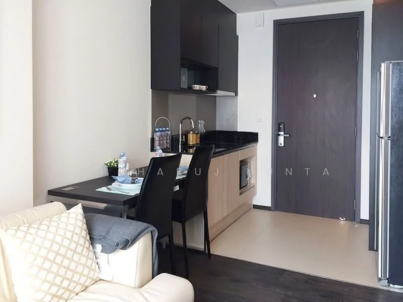 1 Bedroom condo in The Edge Sukhumvit 23