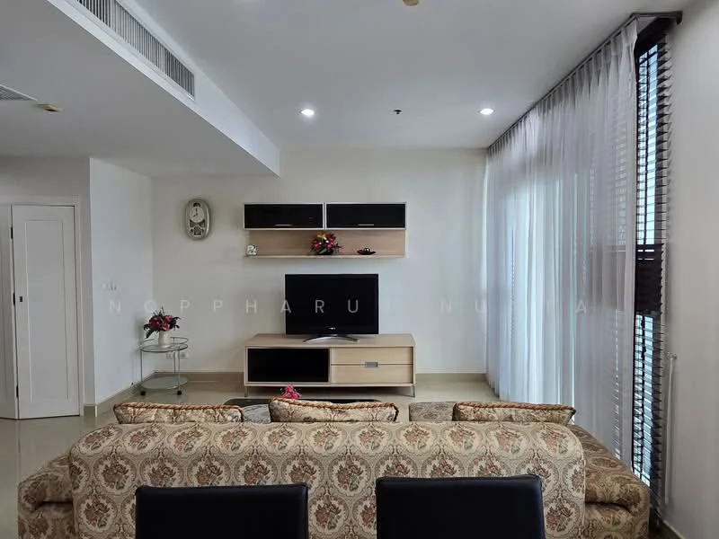 2 Bedroom condo in Siri Residence