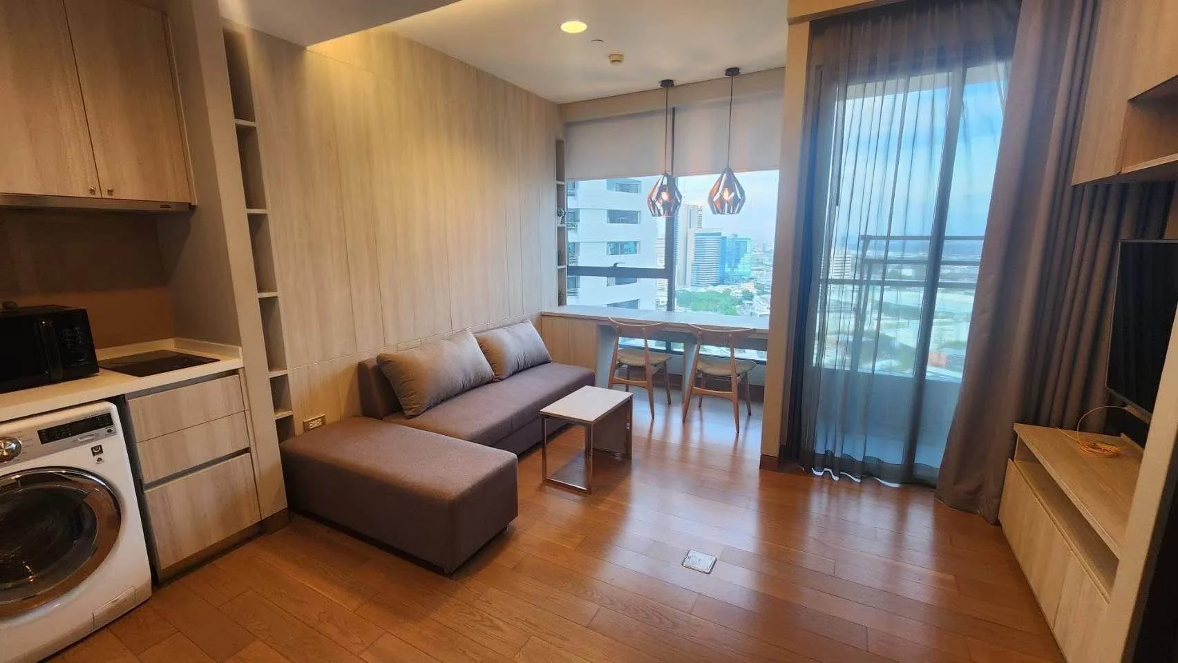 Studio condo in The Lumpini 24