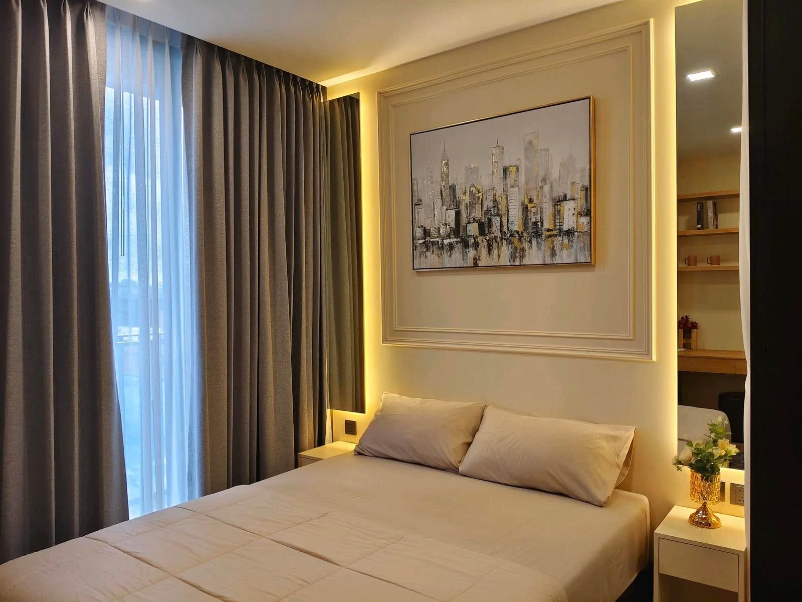 Studio condo in Noble Around Ari